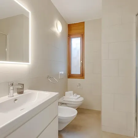 Casa Di Bea - 1br With Terrace & Parking - Happy Apartament Lugano